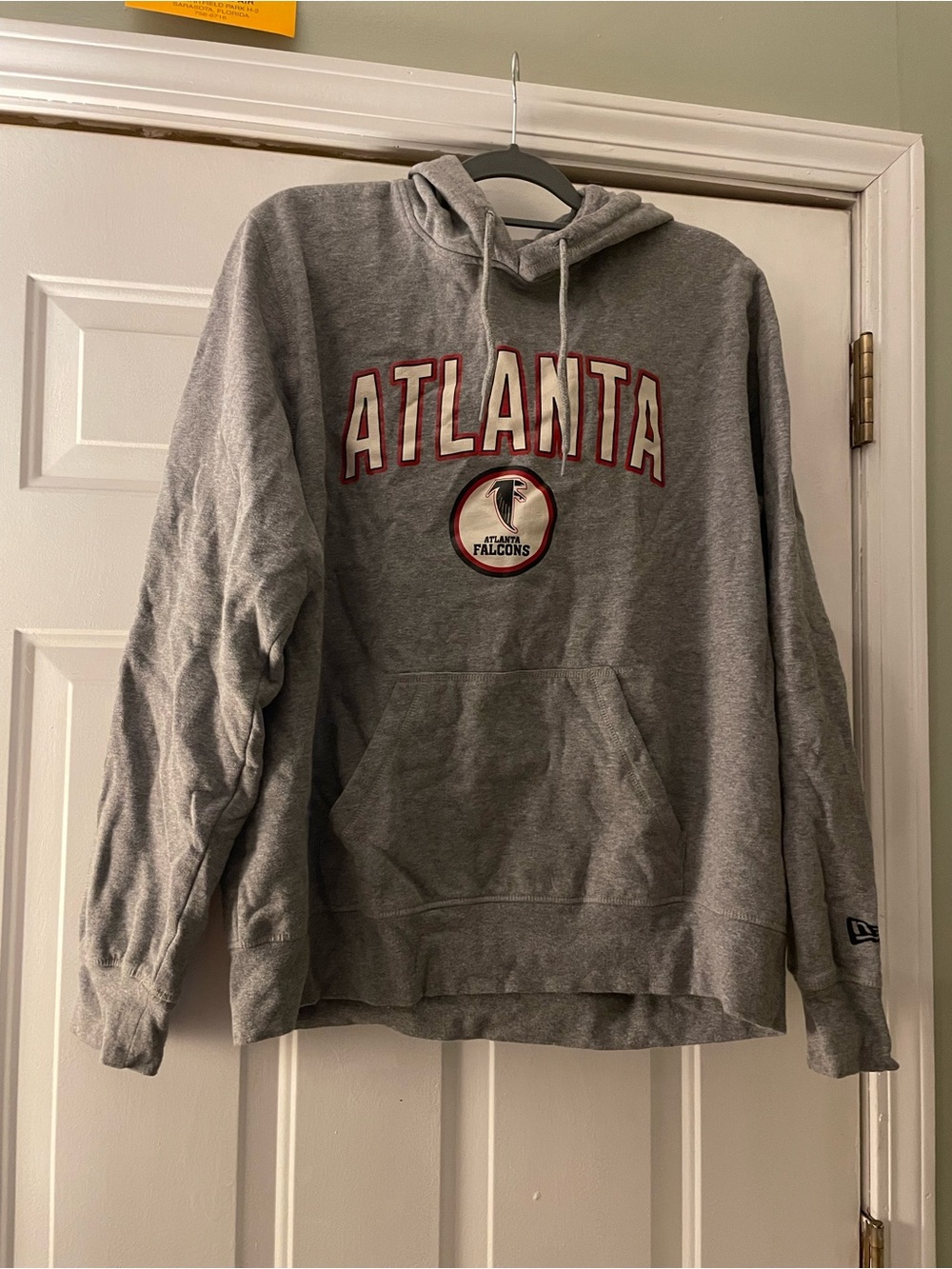 Atlanta Falcons Gray Pullover Hoodie - Men's with Classic Logo